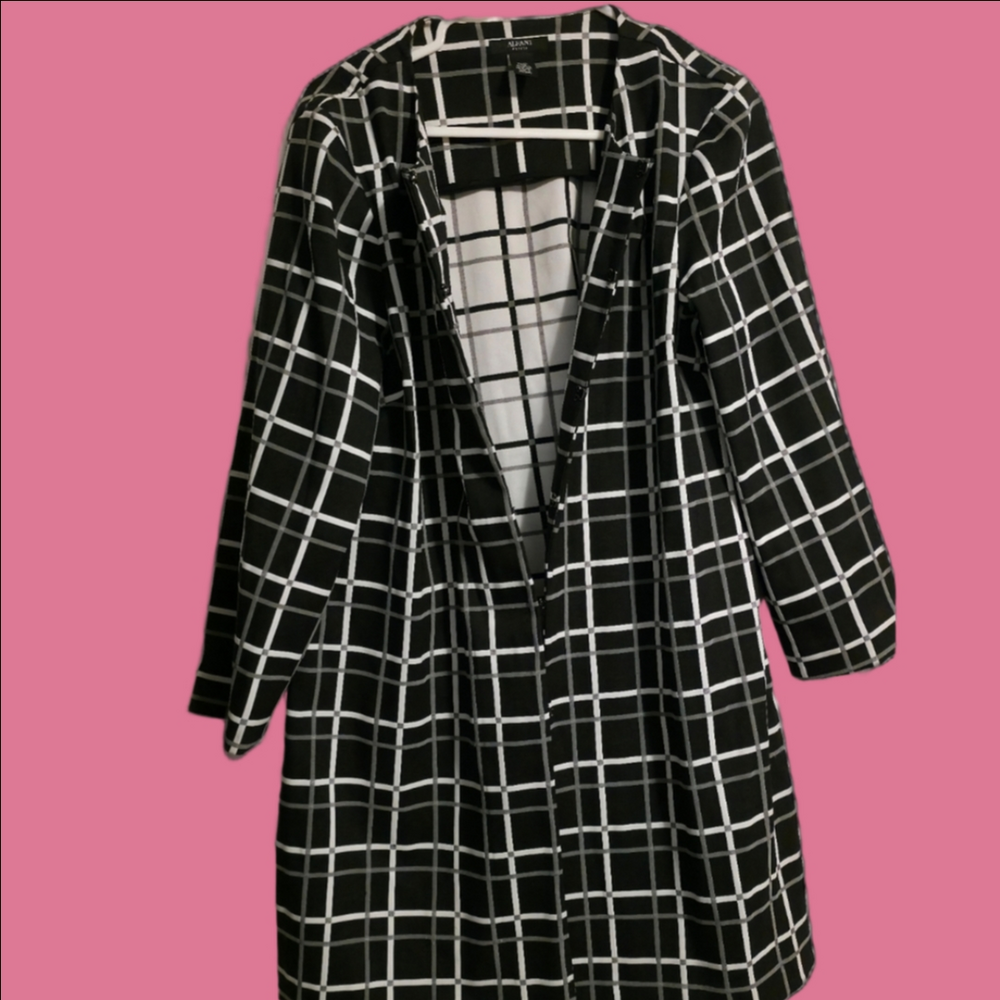 4/$67 Deal! Beautiful Alfani Black and White Checkered Trench Coat